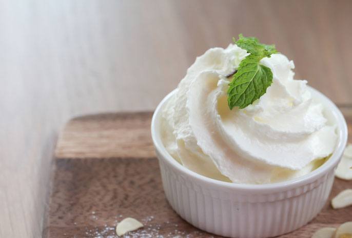 Cách làm whipping cream từ sữa đơn giản tại nhà