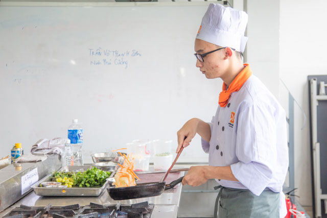 no luc khong ngung de tro thanh dau bep gioi