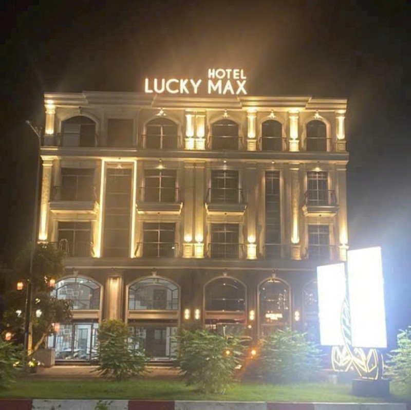 Lucky Max Hotel 
