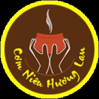 Phụ bếp tại Cơm Niêu Hương Lan Quận 2